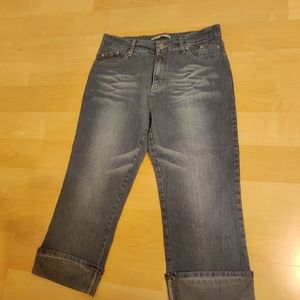 Adolfo Jeans cuffed capri's size 10  waist 17"  laid flat  LIKE NEW!